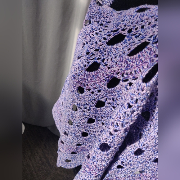 Hand Made Poncho with Head Scarf - Picture 5 of 9